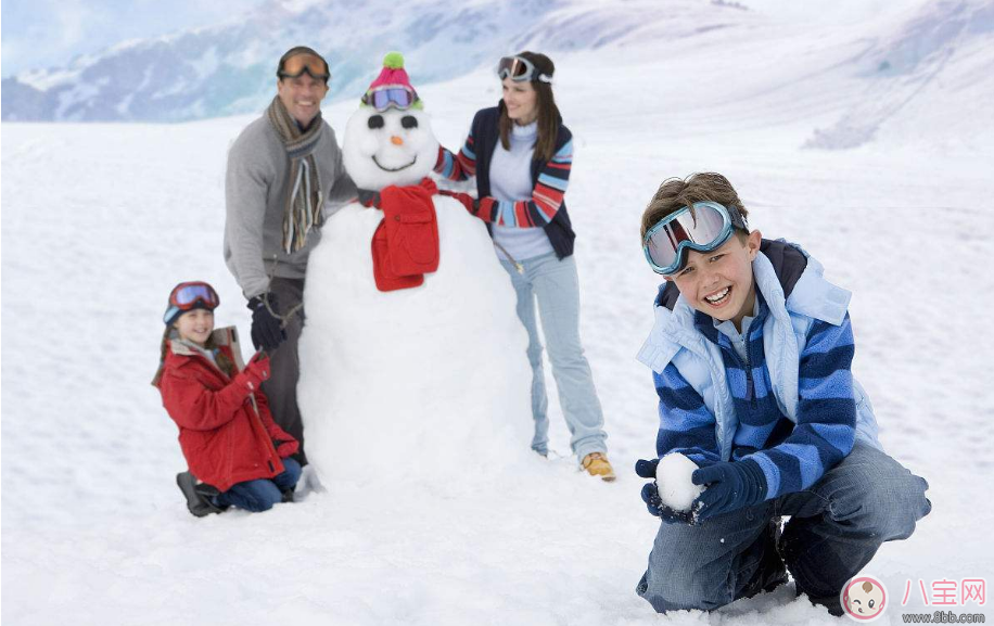 带孩子堆雪人发心情说说朋友圈  下雪带孩子堆雪人感言说说朋友圈